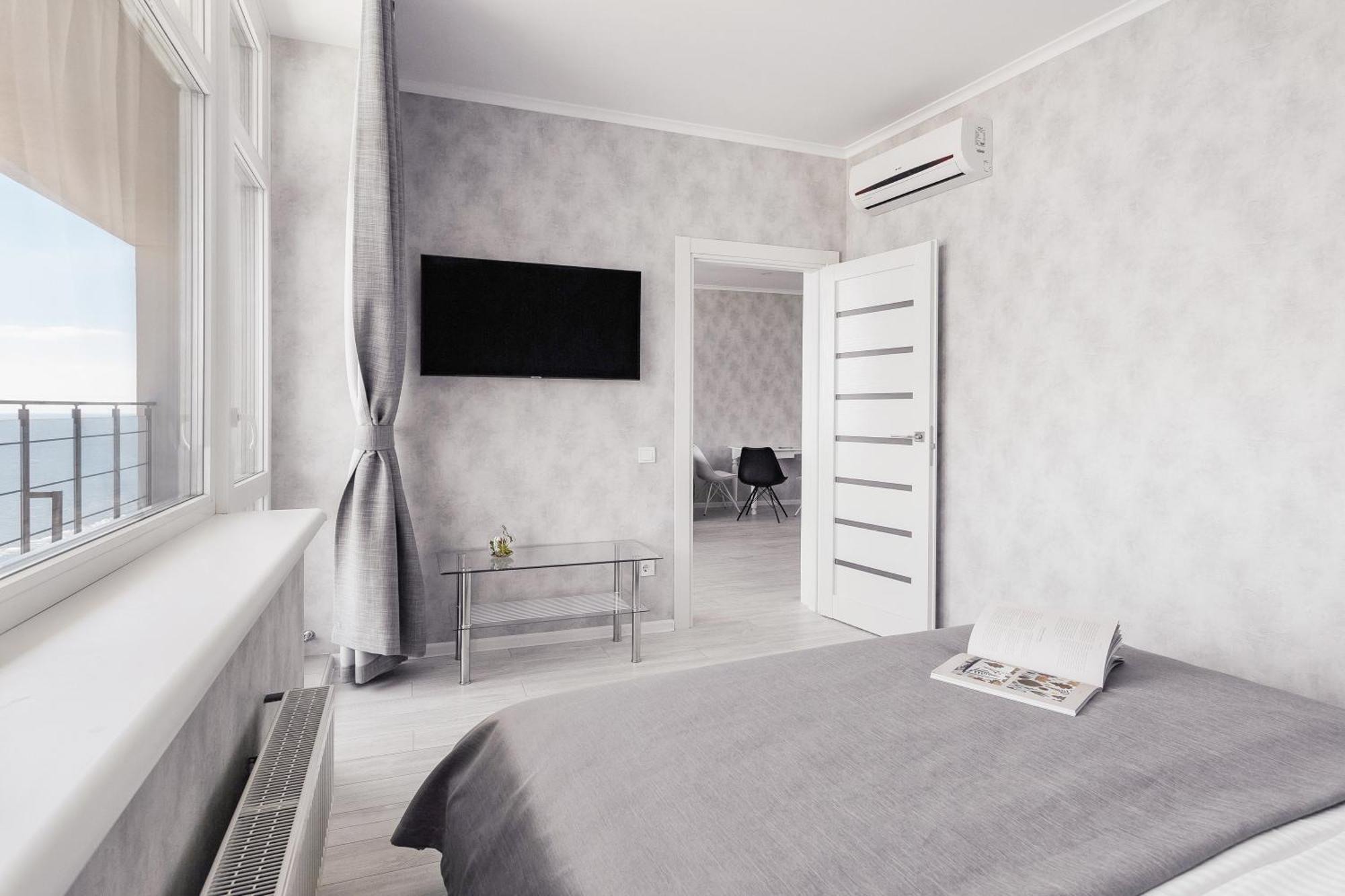 Sea & Sky Apartments Odesa Room photo